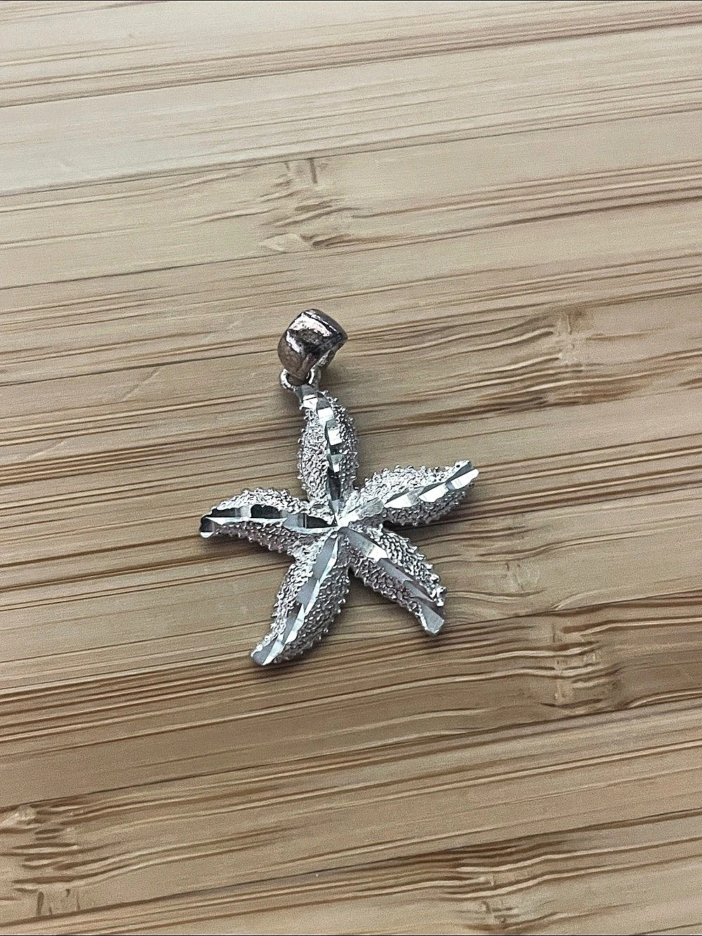 Starfish Pendant Necklace in Silver Like New